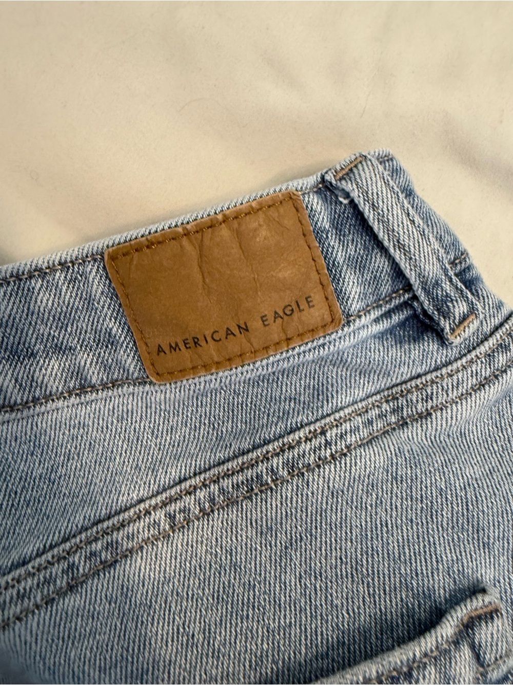 American Eagle Outfitters Light Wash Mom Straight Jeans Women’s 10 Short - Picture 11 of 11